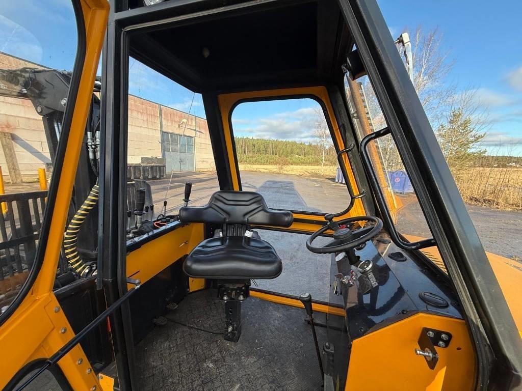  Kinetic 8x8 Kuormatraktorit