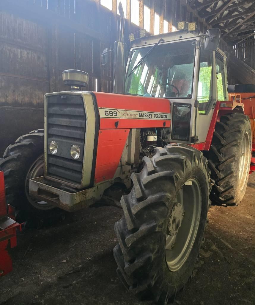 Massey Ferguson 699 Traktorit