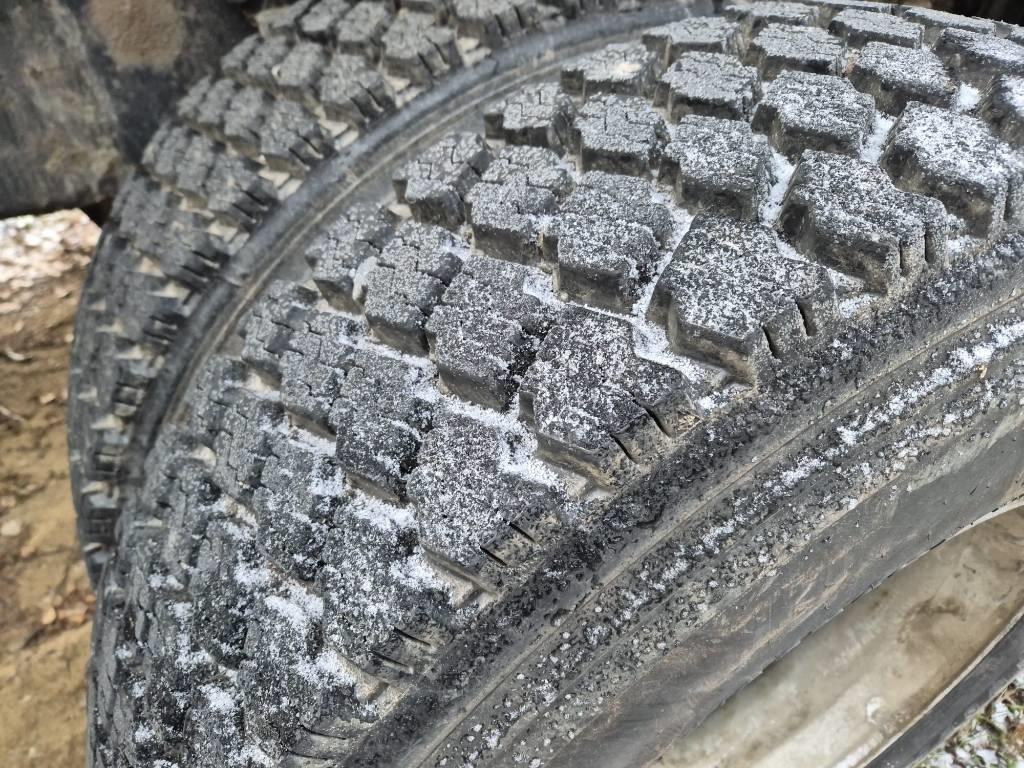 Sisu E11 Sora- ja kippiautot