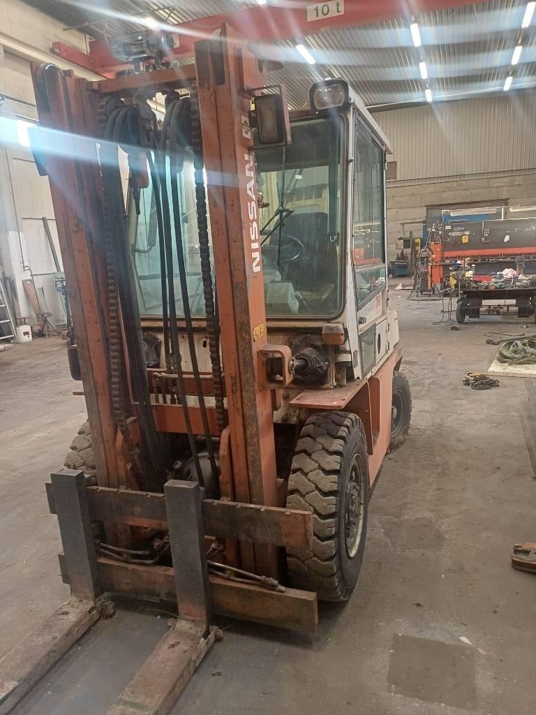 Nissan 33 U Dieseltrukit