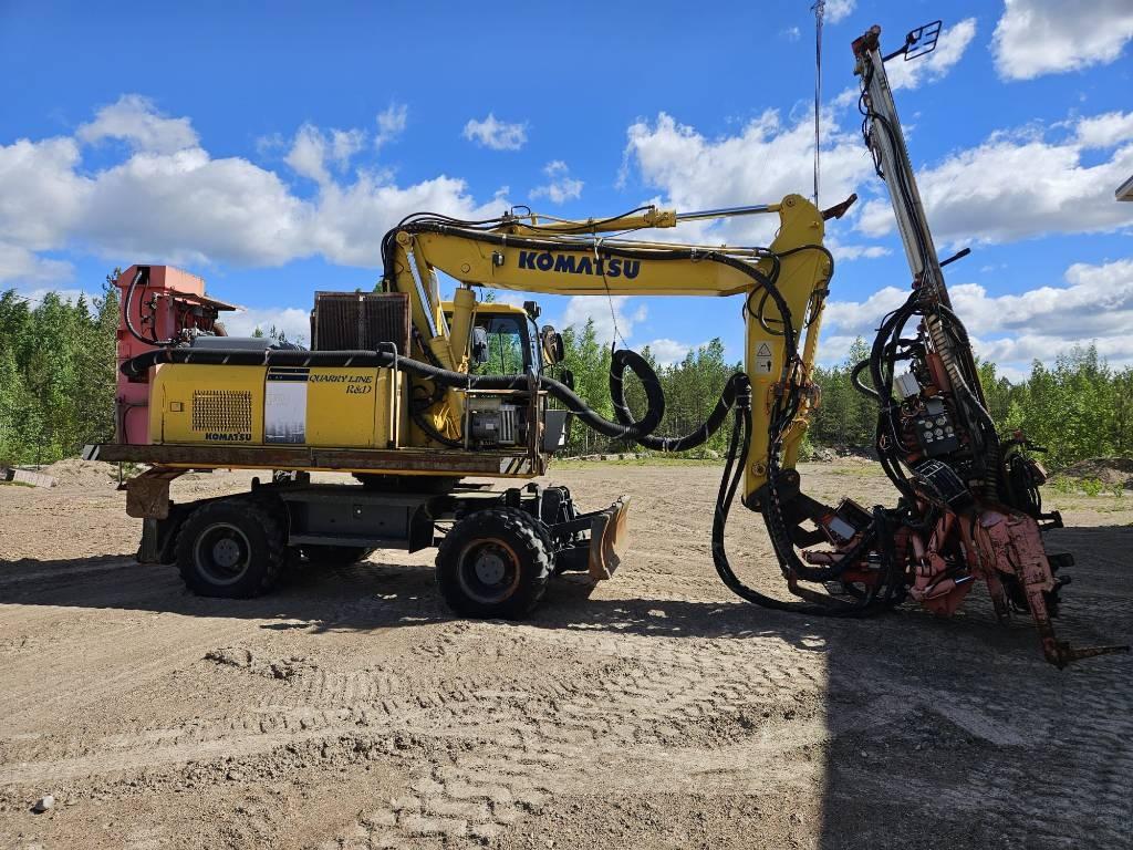 Sandvik DQ 240 ja Komatsu PW 180-7K Avolouhintaporauslaitteet