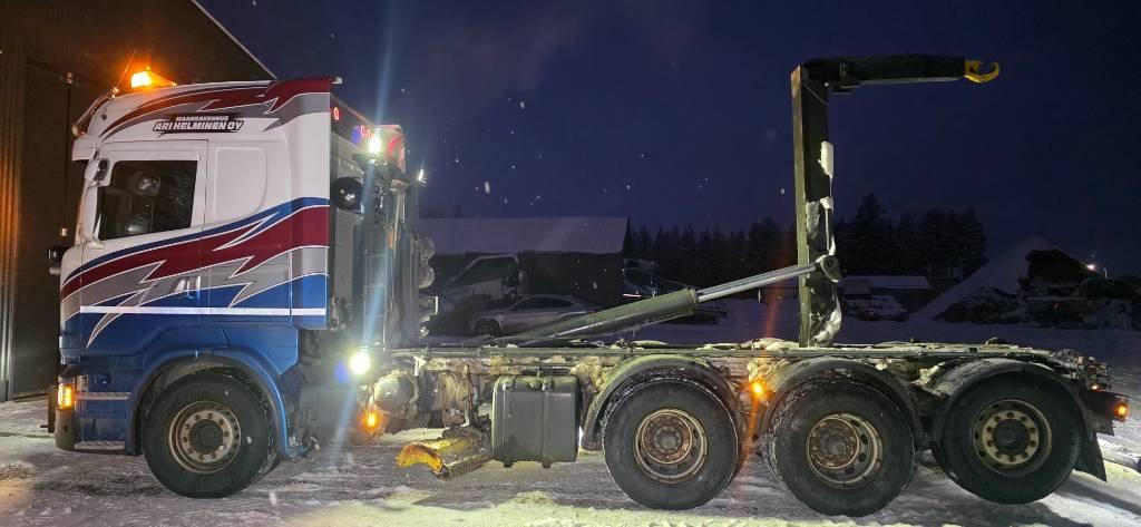 Scania R560 8X4 Koukkulava kuorma-autot