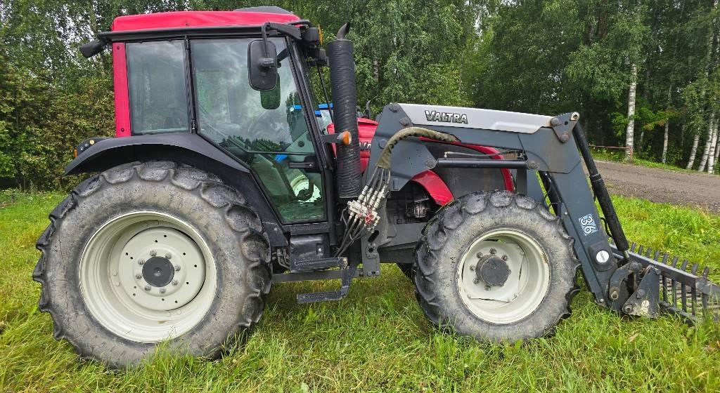 Valtra A 93 Traktorit